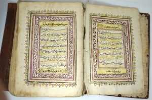 Los 1035 - Koranhandschrift - Große Texthandschrift Al-Qur'ān in schwarzer und violettroter Tinte auf Papier.  - 22 - thumb