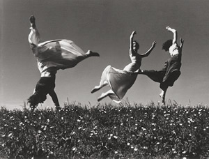 Lot 4202, Auction  113, Kilian, Hannes, Springende Mädchen auf einer Frühlingswiese