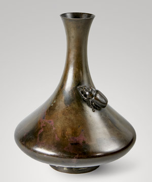 Lot 6335, Auction  113, Japanisch, Vase mit Käfer