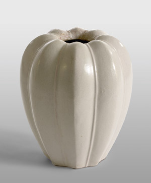 Lot 7158, Auction  114, Plum, Birthe Munk, Oktogonale Vase 