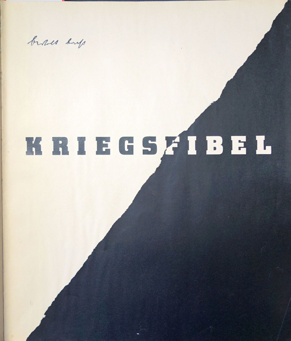 Lot 3029, Auction  115, Brecht, Bertolt, Kriegsfibel