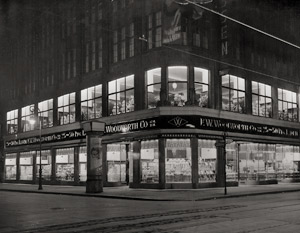 Lot 4081, Auction  115, Berlin, Views of Woolworth store in Berlin