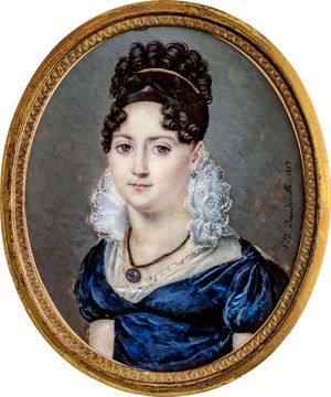 Lot 6525, Auction  116, Daudeville, S. N., Miniatur Portrait einer jungen Frau mit rundem Medaillon um den Hals, in Blau