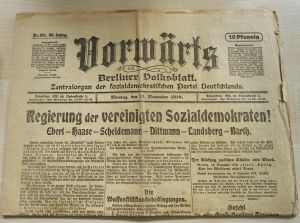 Lot 385, Auction  117, Novemberrevolution 1918, 8Uhr-Abendblatt u.a. (Konvolut von 3 Nummern)