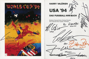 Lot 401, Auction  117, Valérien, Harry, USA '94. Das Fußball-WM-Buch mit Signaturen Fußball-Stars