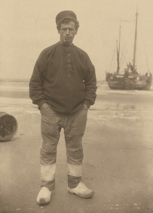 Lot 4244, Auction  117, Lichtenberg, Emil, Selected images of Dutch fishermen