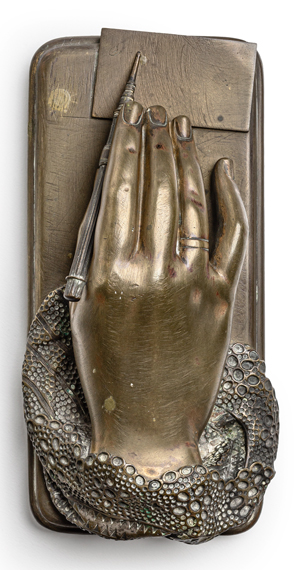 Lot 6389, Auction  117, Englisch, 19. Jh. Zwei Briefbeschwerer mit schlanken Frauenhänden