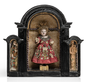 Lot 6395, Auction  117, Alpenländisch, 18. Jh. Schrein mit Gnadenbildern: Jesuskind, flankiert von zwei Marienfigurinen