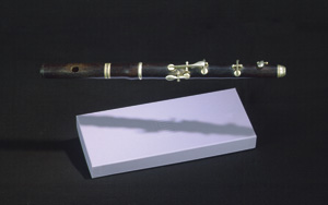 Lot 2782, Auction  118, Historische Piccoloflöte, Dreiteiliges Blasinstrument aus schwarzbraunem Grenadillholz mit 4 (von 5) zylindrischen versilberten Ringbeschlägen 