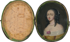 Lot 6456, Auction  118, Britisch oder Niederländisch, um 1660. Verkleidungsminiatur: Bildnis einer jungen Frau in gelbem Kleid mit breitem weißem Spitzenkragen, eine Perlenkette um den Hals, in Lederetui, mit 14 Mica-Blättern bemalt mit diversen Verkleidungen