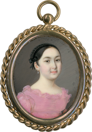 Lot 6538, Auction  118, Russisch, um 1820. Miniatur Portrait einer jungen Frau mit Perlohrring, in rosa Kleid