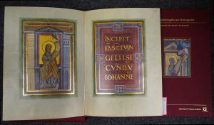 Lot 1345, Auction  119, Codices Mediaevales, Konvolut von 18 Nachdrucken und Faksimiles von verschiedenen Werken mittelalterlicher Buchmalerei