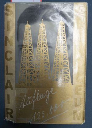 Lot 3395, Auction  119, Sinclair, Upton und Malik-Verlag, Petroleum