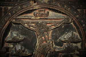 Los 1693 - Kreuzigung Kanonbild - Spätgotischer Holzstock. aus Hartholz mit der Darstellung der Kreuzigung Christi als Zierseite  - 1 - thumb