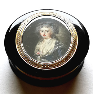 Los 6513 - Heinsius, Johann Julius - Umkreis - Miniatur Portrait einer jungen Frau in blauem Kleid mit Rose, auf Dose - 1 - thumb