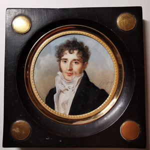 Los 6546 - Henry - Miniatur Portrait eines jungen Mannes mit braunem Lockenhaar, in Schwarz. - 1 - thumb