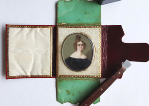 Los 6567 - Lipschütz - Miniatur Portrait einer jungen Frau in schwarzem Kleid, mit kunstvoller Frisur - 1 - thumb