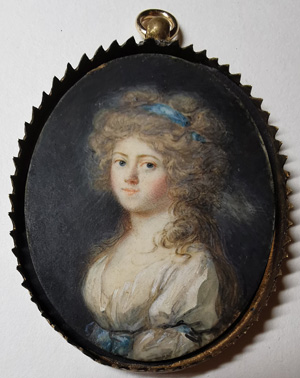 Los 6580 - Deutsch - um 1790. Miniatur Portrait der Prinzessin Luise von Preußen mit blauem Band im gepuderten Haar - 4 - thumb