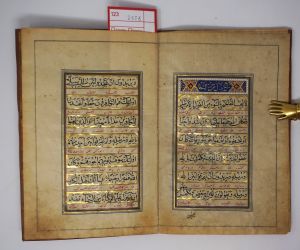 Los 2686 - Muhammed - Al Qu’ran. Wohl Sure 4. Arabische Handschrift auf gelatiniertem Walzpapier.  - 3 - thumb