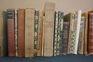 Los 3103 - Durieux, Tilla - ca. 200 Bücher aus der Bibliothek der Schauspielerin, teils mit deren Exlibris  - 1 - thumb