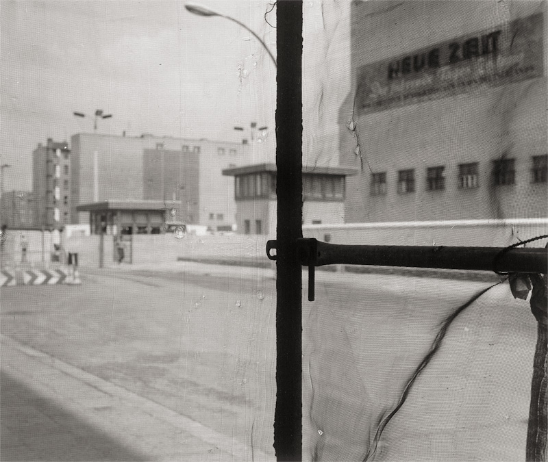 Lot 4285, Auction  123, Schmidt, Michael, Image from the series "Waffenruhe" (Checkpoint Charlie)