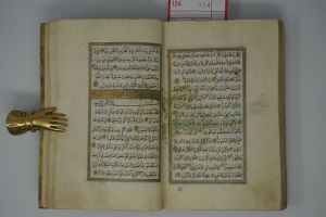 Los 424 - Koranhandschrift - Osmanischer Taschenkoran. Arabisches Manuskript auf Papier. Istanbul um 1840 - 6 - thumb