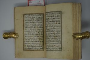 Los 424 - Koranhandschrift - Osmanischer Taschenkoran. Arabisches Manuskript auf Papier. Istanbul um 1840 - 8 - thumb