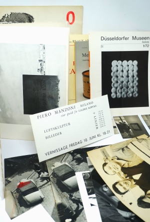 Los 3377 - Manzoni, Piero - Sammlung von Ephemera, Ausstellungskatalogen u.a - 6 - thumb