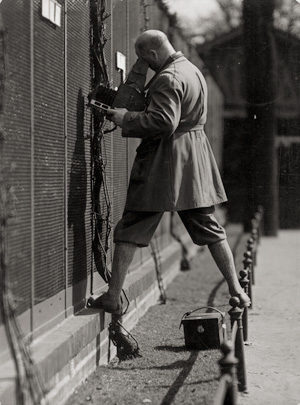 Los 4275 - Seidenstücker, Friedrich - The actor and photographer Julius Arnfeld at work at the Berlin Zoo - 0 - thumb