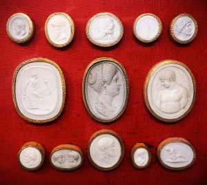 Los 864 - Daktyliothek - Sammlung von 103 Gipsabdrucken von geschnittenen Kameen. Um 1860 - 4 - thumb