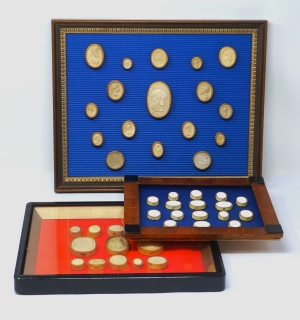 Los 864 - Daktyliothek - Sammlung von 103 Gipsabdrucken von geschnittenen Kameen. Um 1860 - 8 - thumb