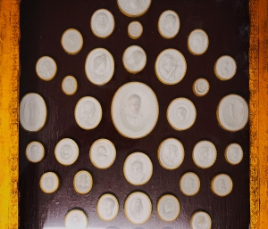 Los 864 - Daktyliothek - Sammlung von 103 Gipsabdrucken von geschnittenen Kameen. Um 1860 - 11 - thumb