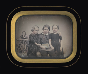 Los 4040 - Daguerreotypes - Brother and two sisters - 0 - thumb