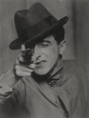 Los 4075 - Abbott, Berenice - Jean Cocteau with Gun  - 0 - thumb