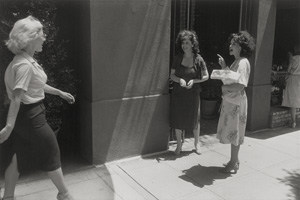 Los 4292 - Winogrand, Garry - Beverly Hills, California from the series 'Women are Better Than Men. Not Only Have They Survived, They Do Prevail' - 0 - thumb
