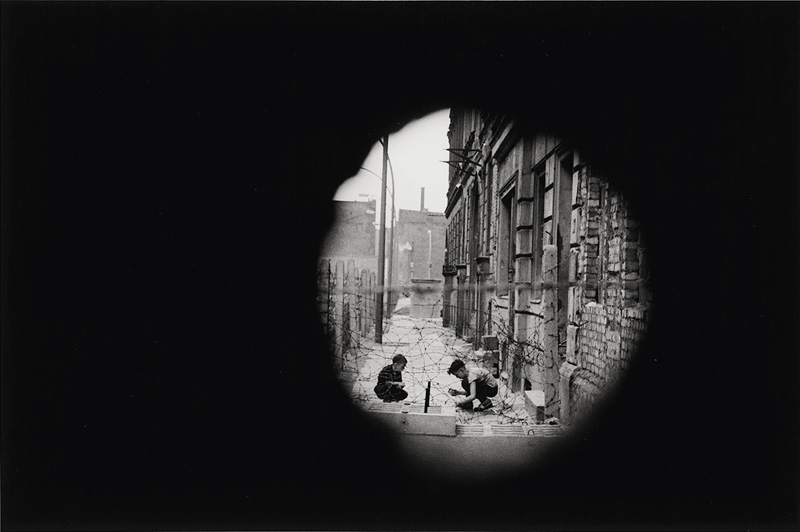 Lot 4112, Auction  126, Bunge, Norbert, Ein Loch in der Mauer, Berlin-Kreuzberg