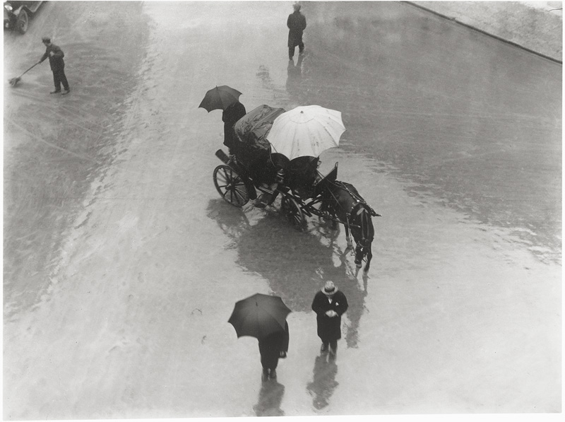 Lot 4191, Auction  126, Munkacsi, Martin, Umbrellas in the rain