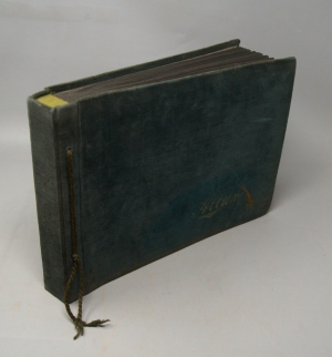 Los 105 - Japan - Fotoalbum mit Porträts und Alltagsszenen - 1 - thumb