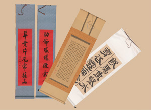 Lot 625, Auction  127, Kalligraphien und Kakemono, Konvolut von 5 japanischen Schriftrollen