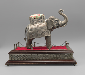 Lot 6385, Auction  127, Silberelefant, Tischzier mit großem Silberelefanten
