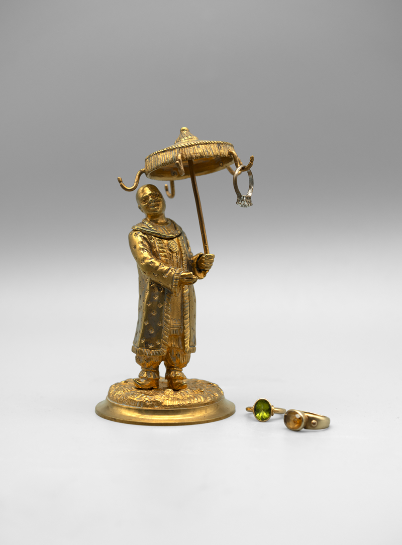 Lot 6403, Auction  127, Schmuckständer, Chinese mit Schirm als Schmuckständer