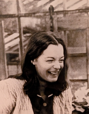 Los 2757 - Schneider, Romy - 3 eigenhändige Briefe an einen Filmroduzenten. Mit 3 Setfotos. 1976 - 9 - thumb