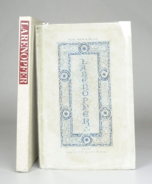 Los 3294 - Rilke, Rainer Maria - Larenopfer. Prag, H. Dominicus Th. Gruss, 1896. - Erste Ausgabe des zweiten Werkes von Rilke - 1 - thumb